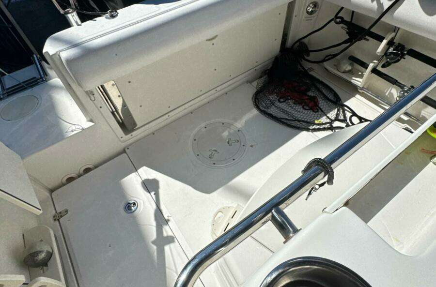 2014 Boston Whaler 220 Outrage