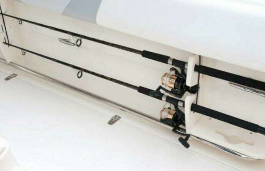 2014 Boston Whaler 220 Outrage