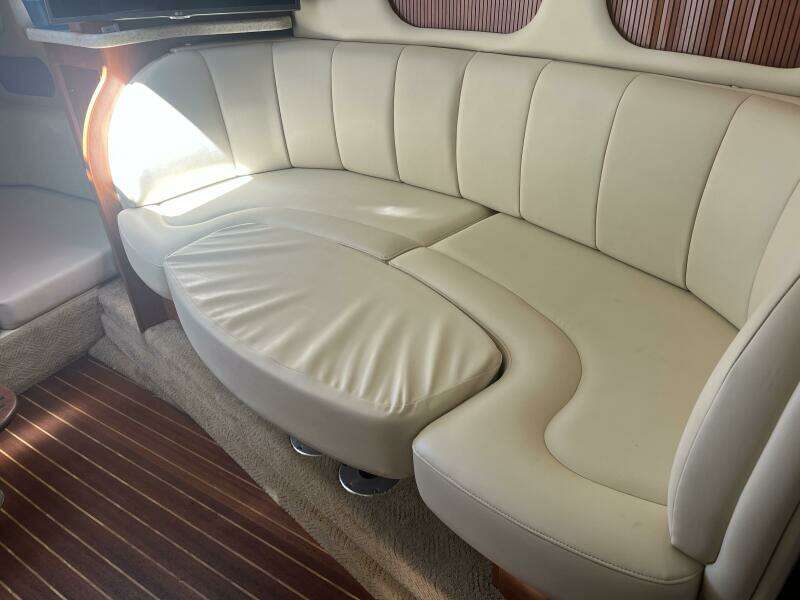 2007 Rinker 320 Express