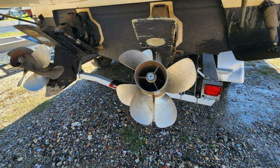 2007 Rinker 320 Express