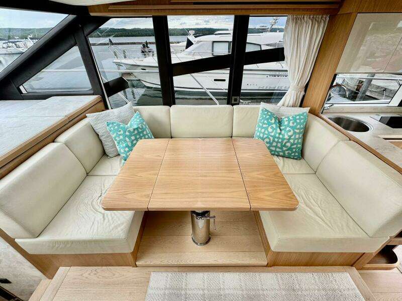 2016 Absolute 45 Sport Yacht