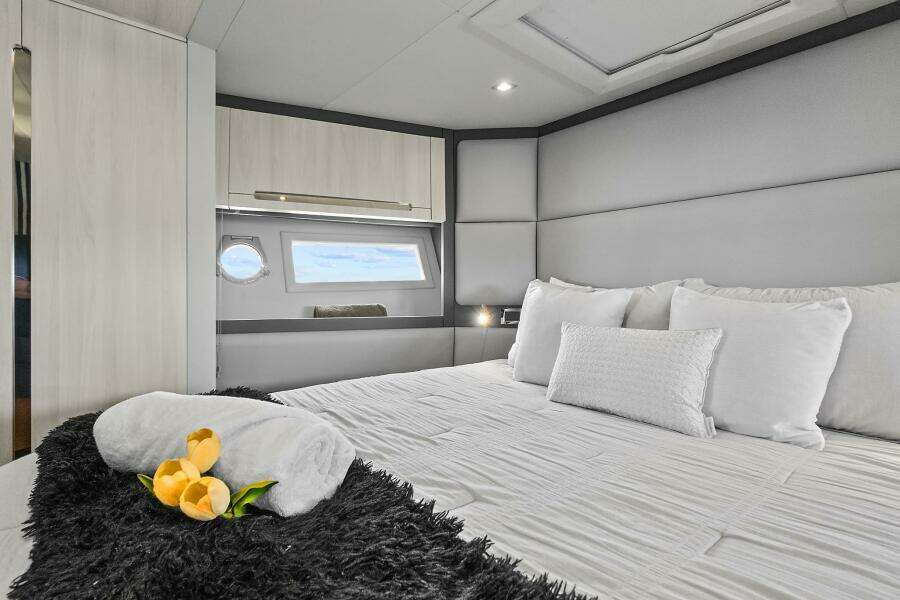 2021 Fairline Squadron 68