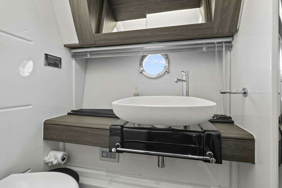 2021 Fairline Squadron 68