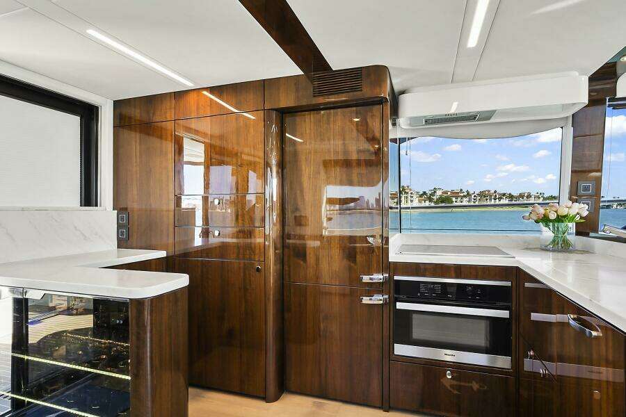 2021 Fairline Squadron 68