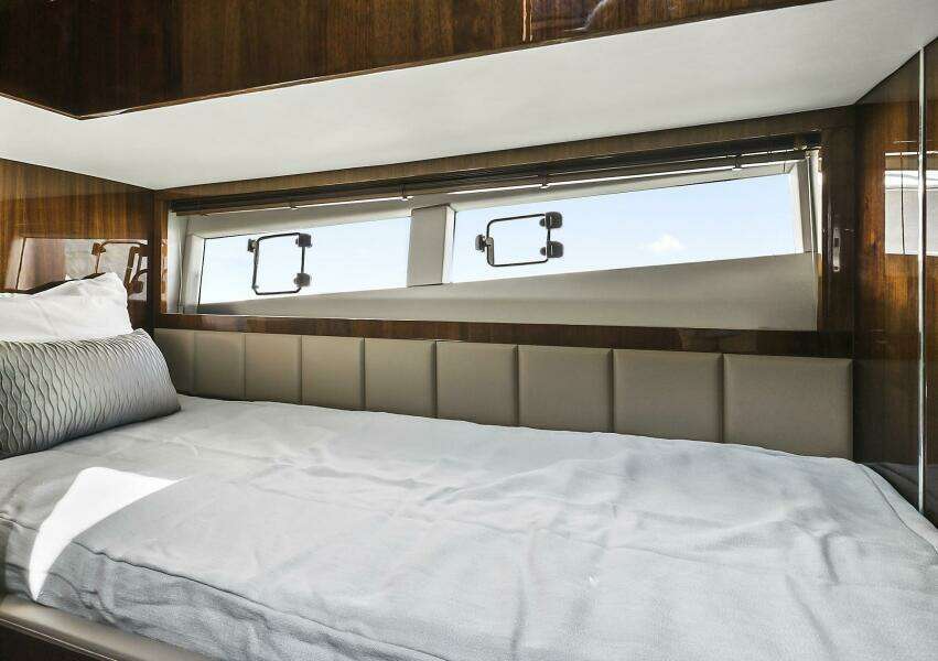 2021 Fairline Squadron 68