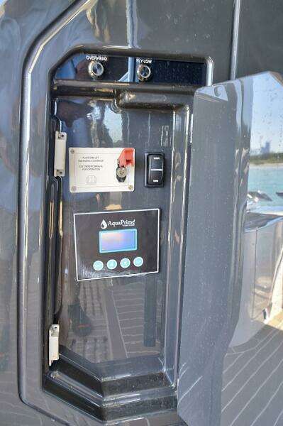 2021 Fairline Squadron 68