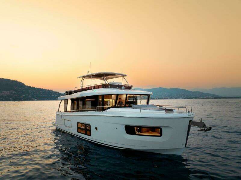 2026 Beneteau Swift Trawler 54