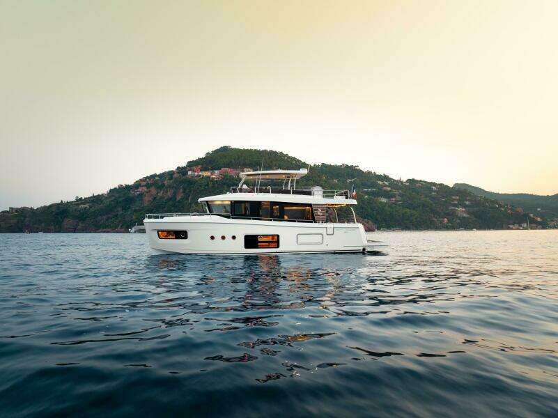 2026 Beneteau Swift Trawler 54