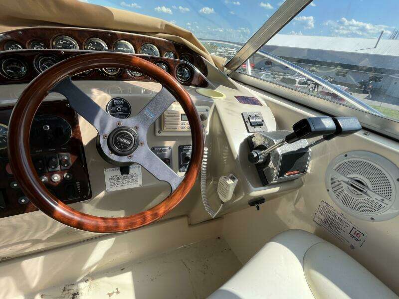 2000 Rinker Fiesta Vee 340