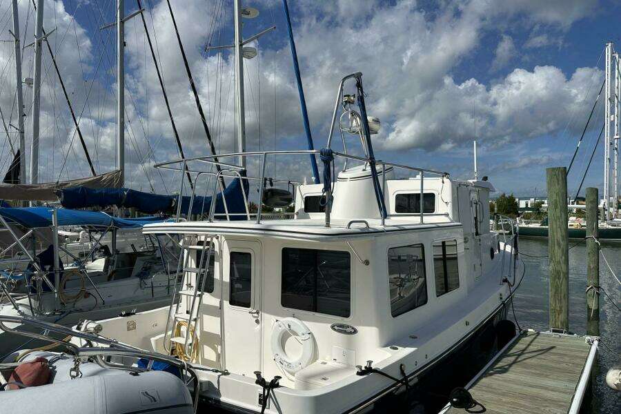2005 American Tug 34 Pilothouse