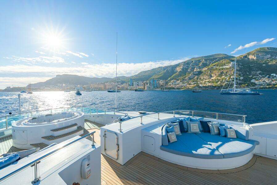 Sundeck Starboard Sun Pad And Jacuzzi