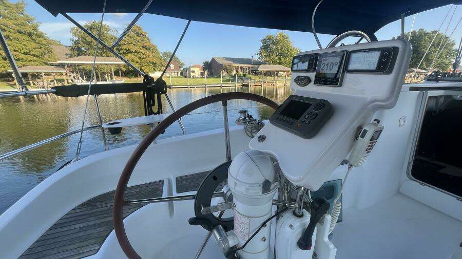 2006 Beneteau Oceanis 323