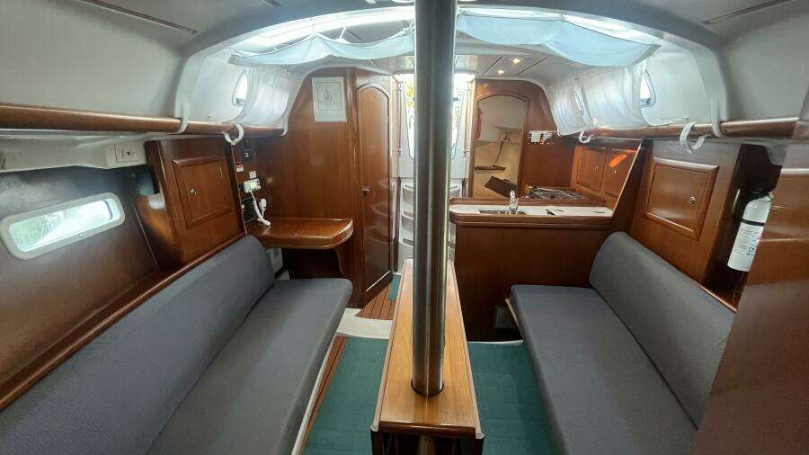 2006 Beneteau Oceanis 323