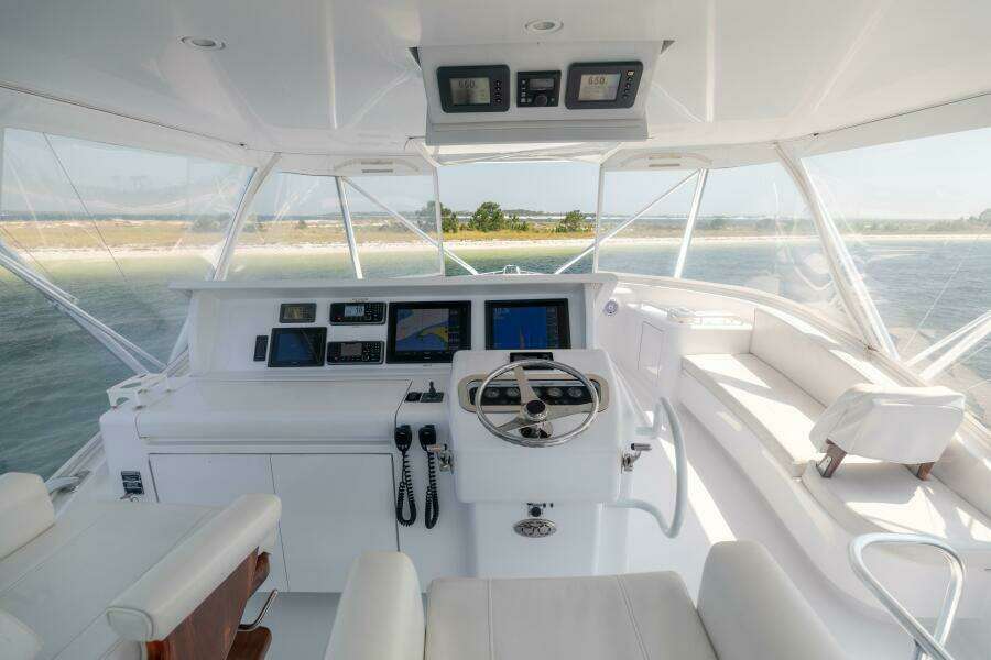 2008 Hatteras 60 Convertible  Helm 6