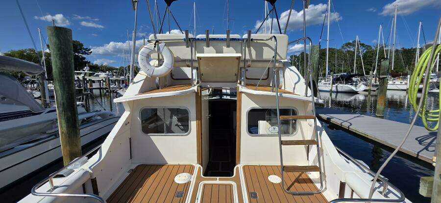 1983 Bertram 28 Flybridge