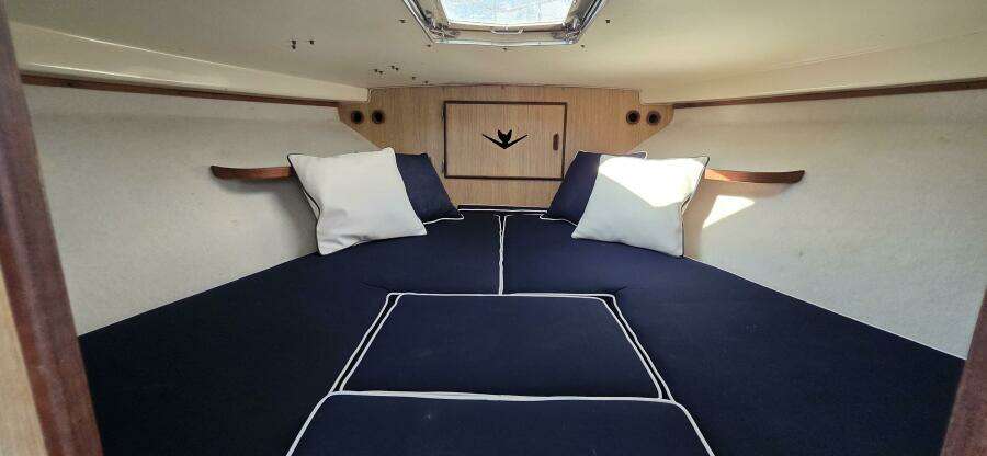 1983 Bertram 28 Flybridge