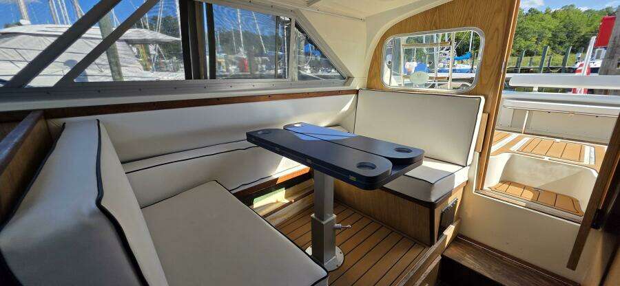 1983 Bertram 28 Flybridge