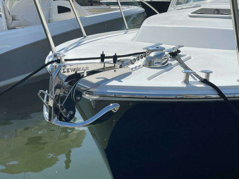 2023 MJM 35 bow anchor roller