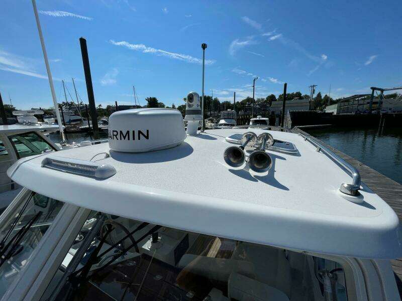 2023 MJM 35 pilothouse top with radar
