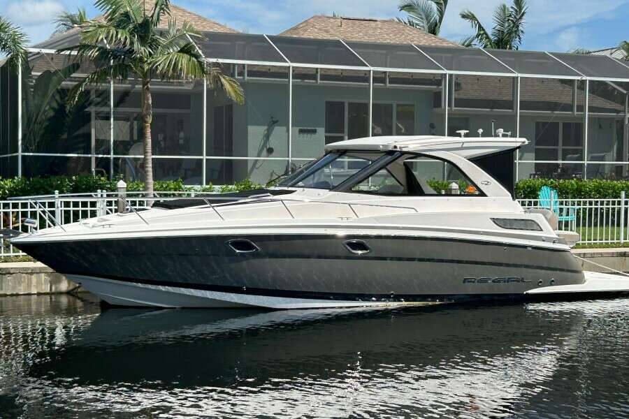 2016 Regal 35 Sport Coupe