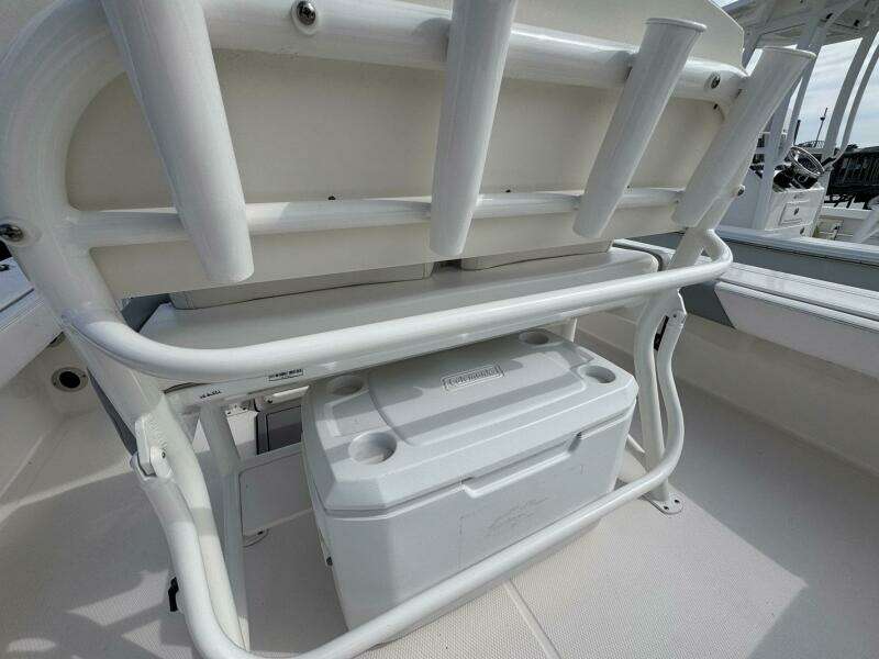 2021 Robalo 246 Cayman