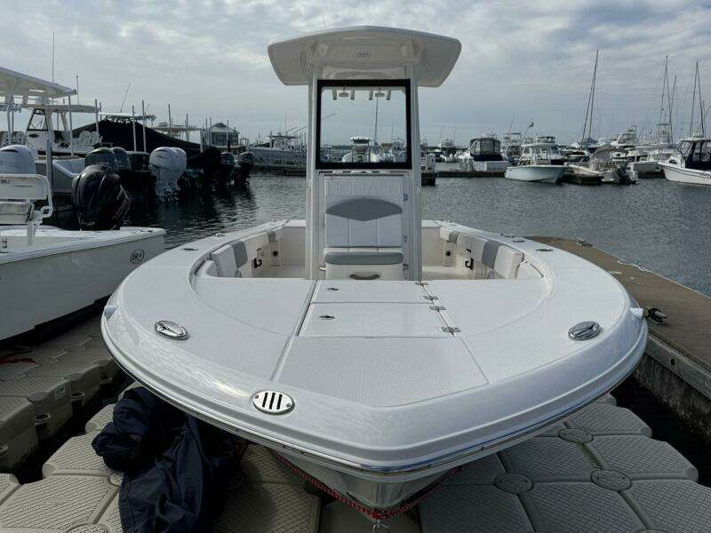 2021 Robalo 246 Cayman