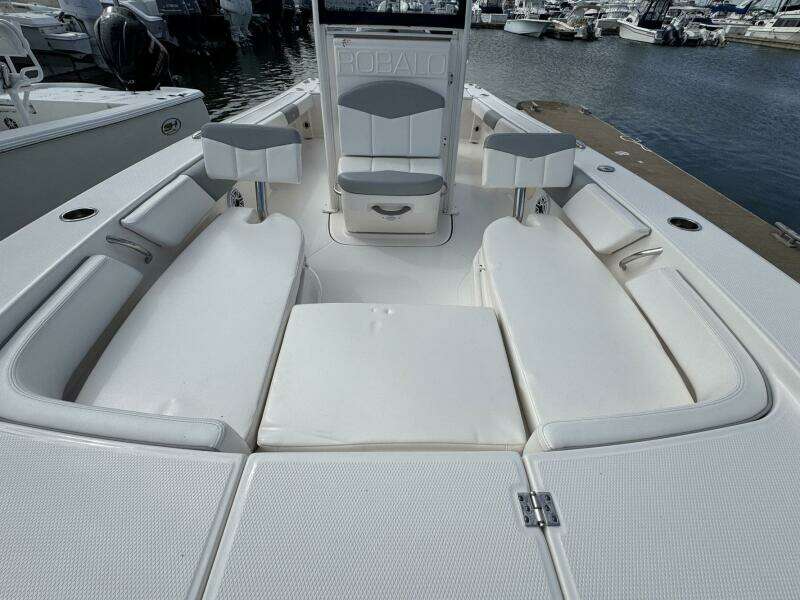 2021 Robalo 246 Cayman