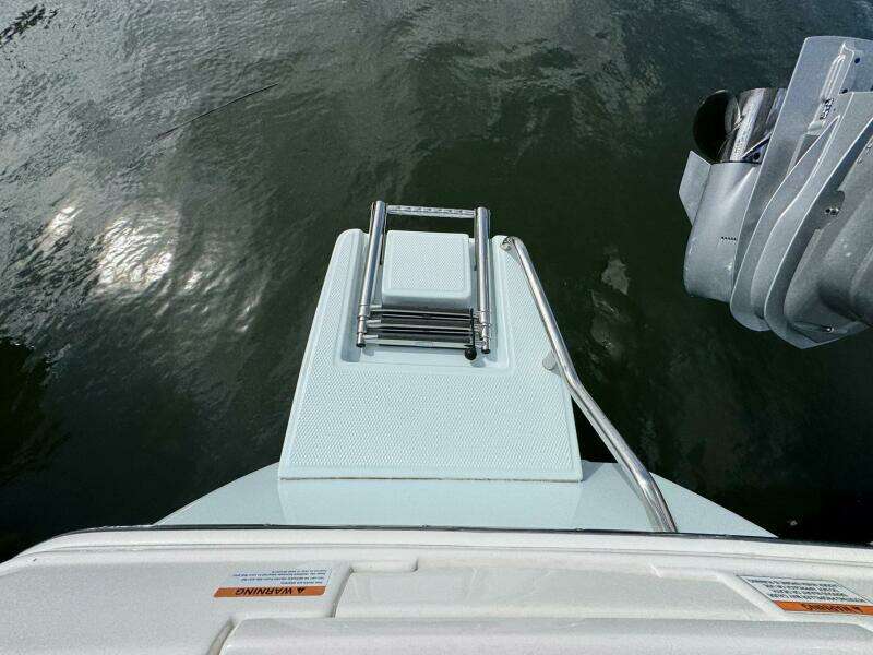 2021 Robalo 246 Cayman