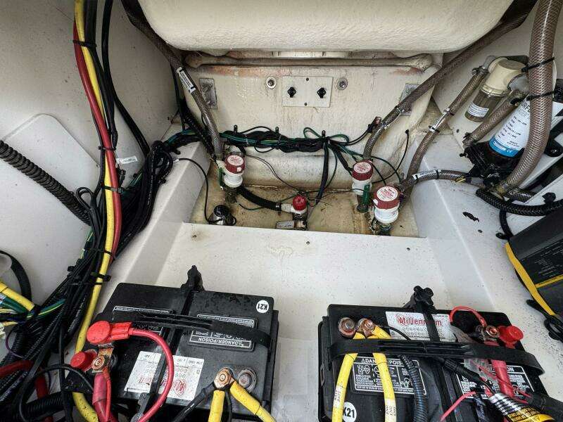 2021 Robalo 246 Cayman