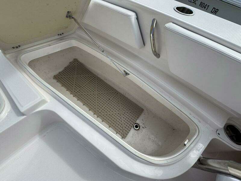 2021 Robalo 246 Cayman