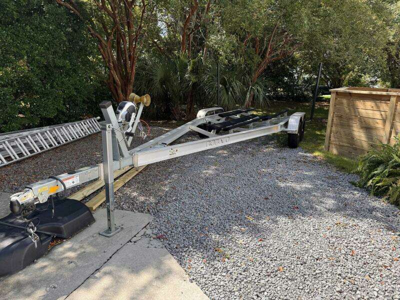 2021 Robalo 246 Cayman