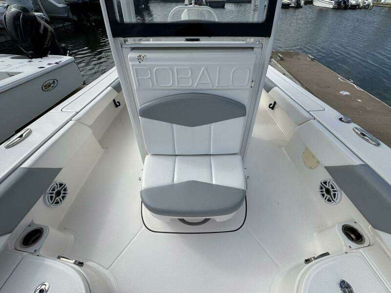 2021 Robalo 246 Cayman
