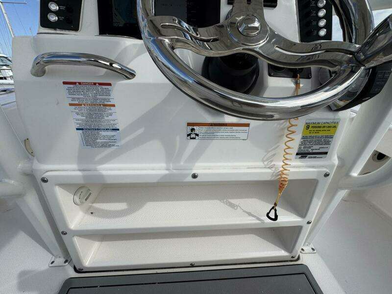 2021 Robalo 246 Cayman