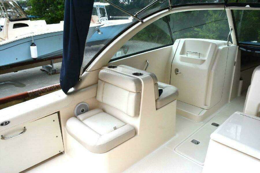 2011 Pursuit DC 265 Dual Console