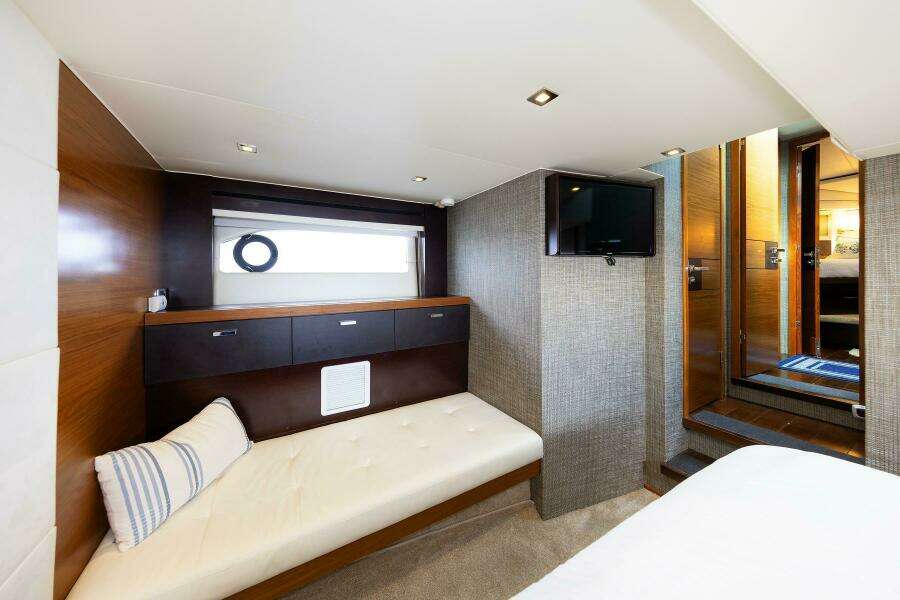 2014 Tiara Yachts 5000 Express