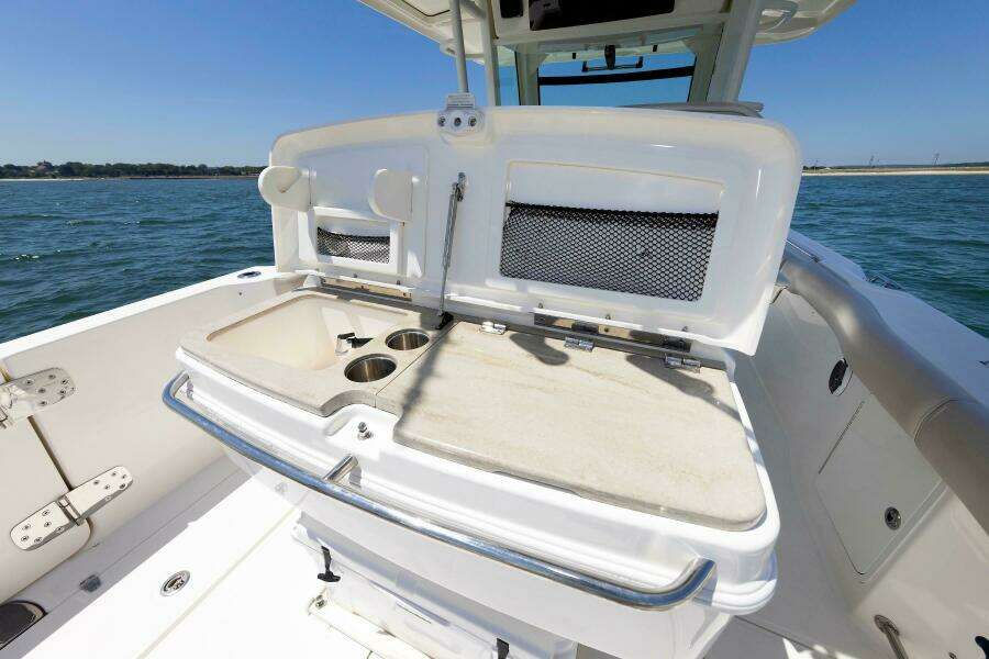 2016 Boston Whaler 330 Outrage