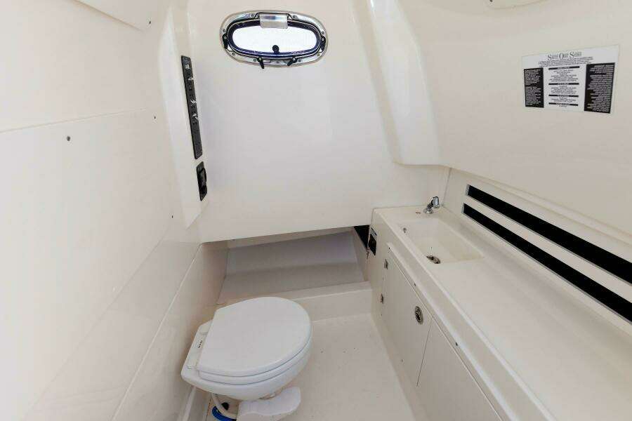 2016 Boston Whaler 330 Outrage