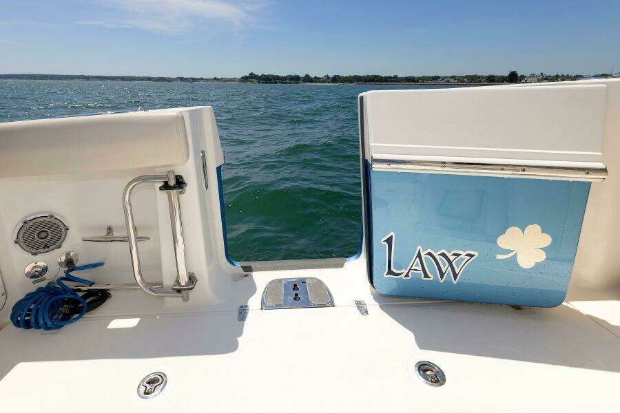 2016 Boston Whaler 330 Outrage