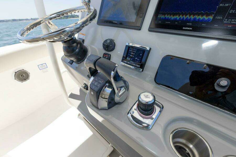 2016 Boston Whaler 330 Outrage