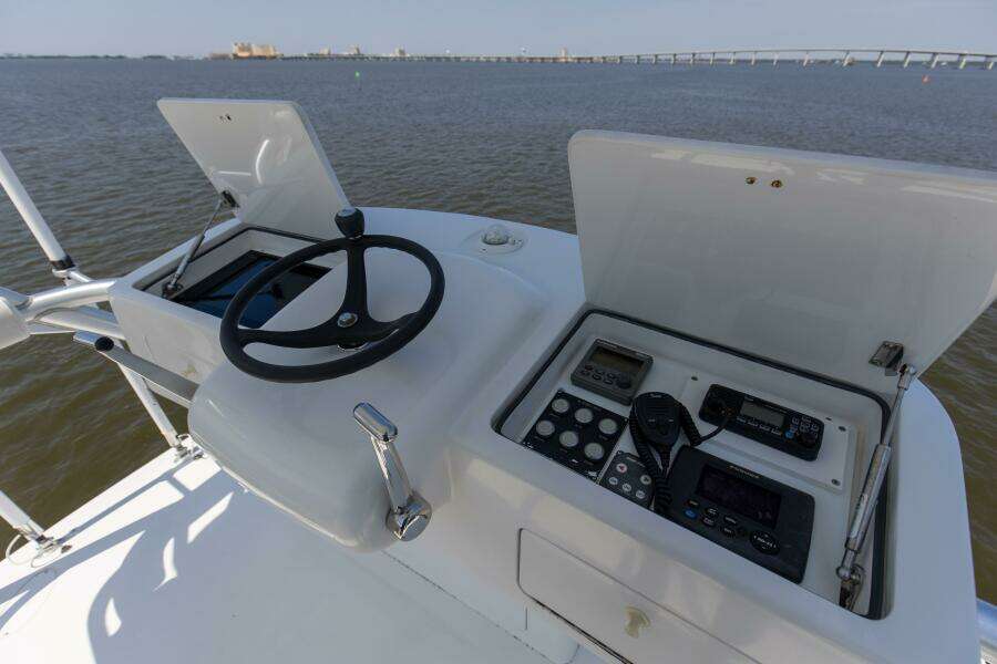 2007 64 Viking Enclosed Bridge Reel Blues Tower Controls