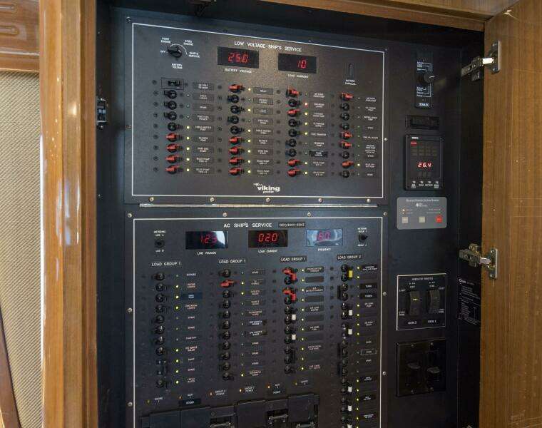 2007 64 Viking Enclosed Bridge Reel Blues Bus Panel