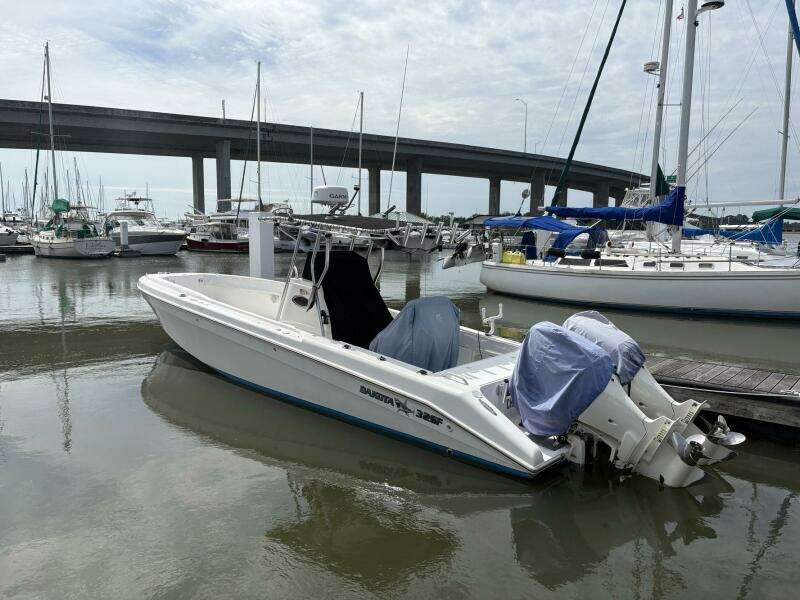 1998 Dakota 320 Open Fisherman