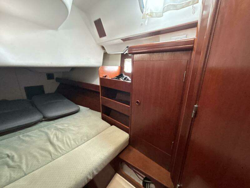 2004 Beneteau 423