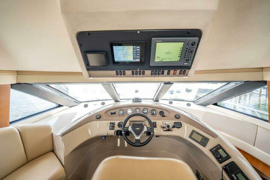 2005 Carver 56 Voyager