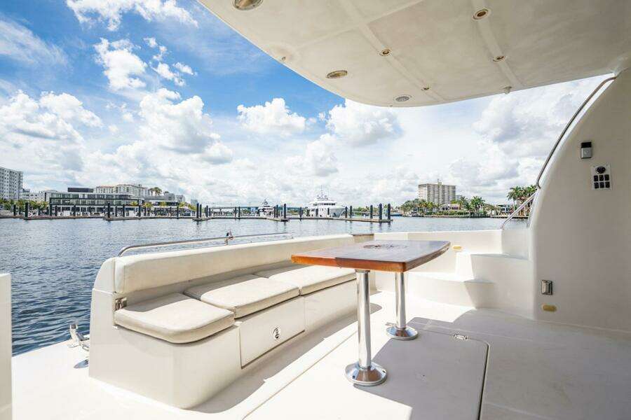 2005 Carver 56 Voyager