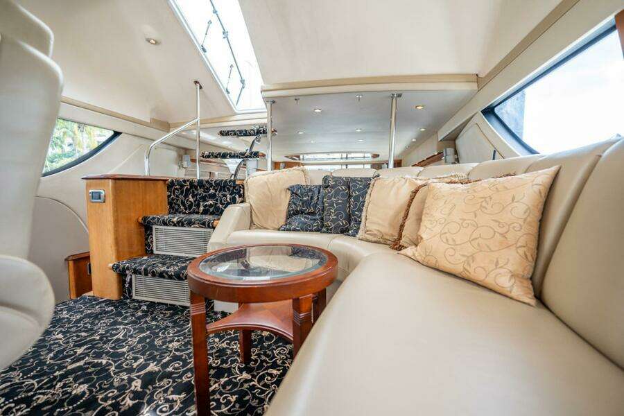 2005 Carver 56 Voyager