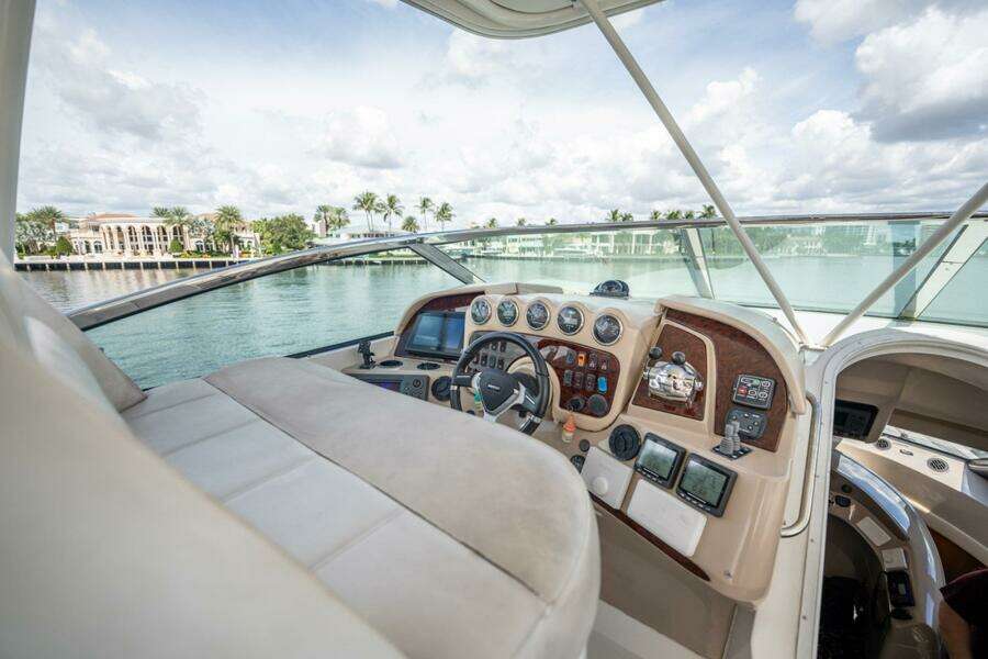 2005 Carver 56 Voyager