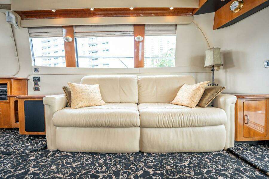 2005 Carver 56 Voyager