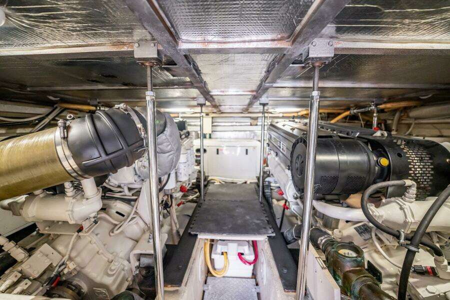 2005 Carver 56 Voyager