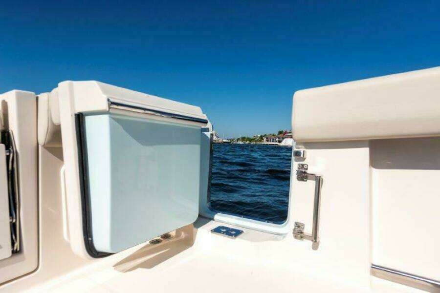 2025 Sailfish 312 Center Console